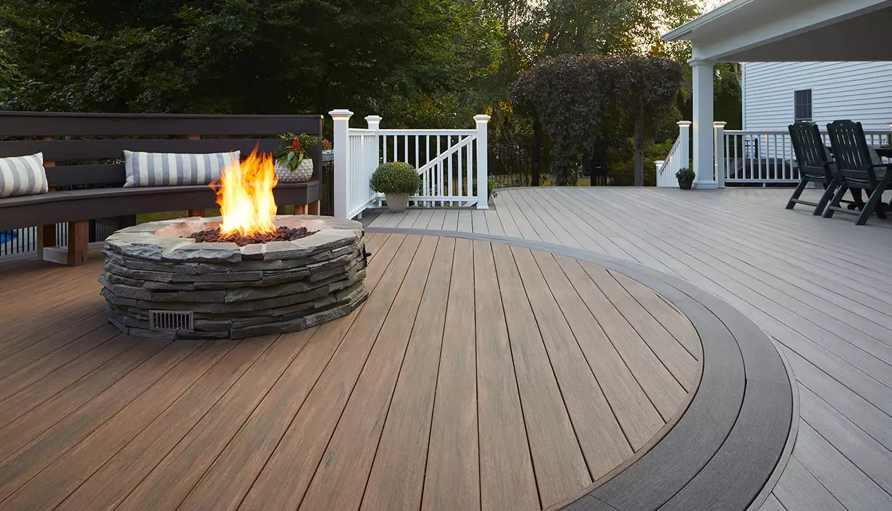 Spotlight_Decking_Feature1