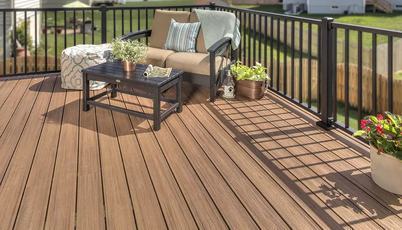 Spotlight_Decking_Feature6